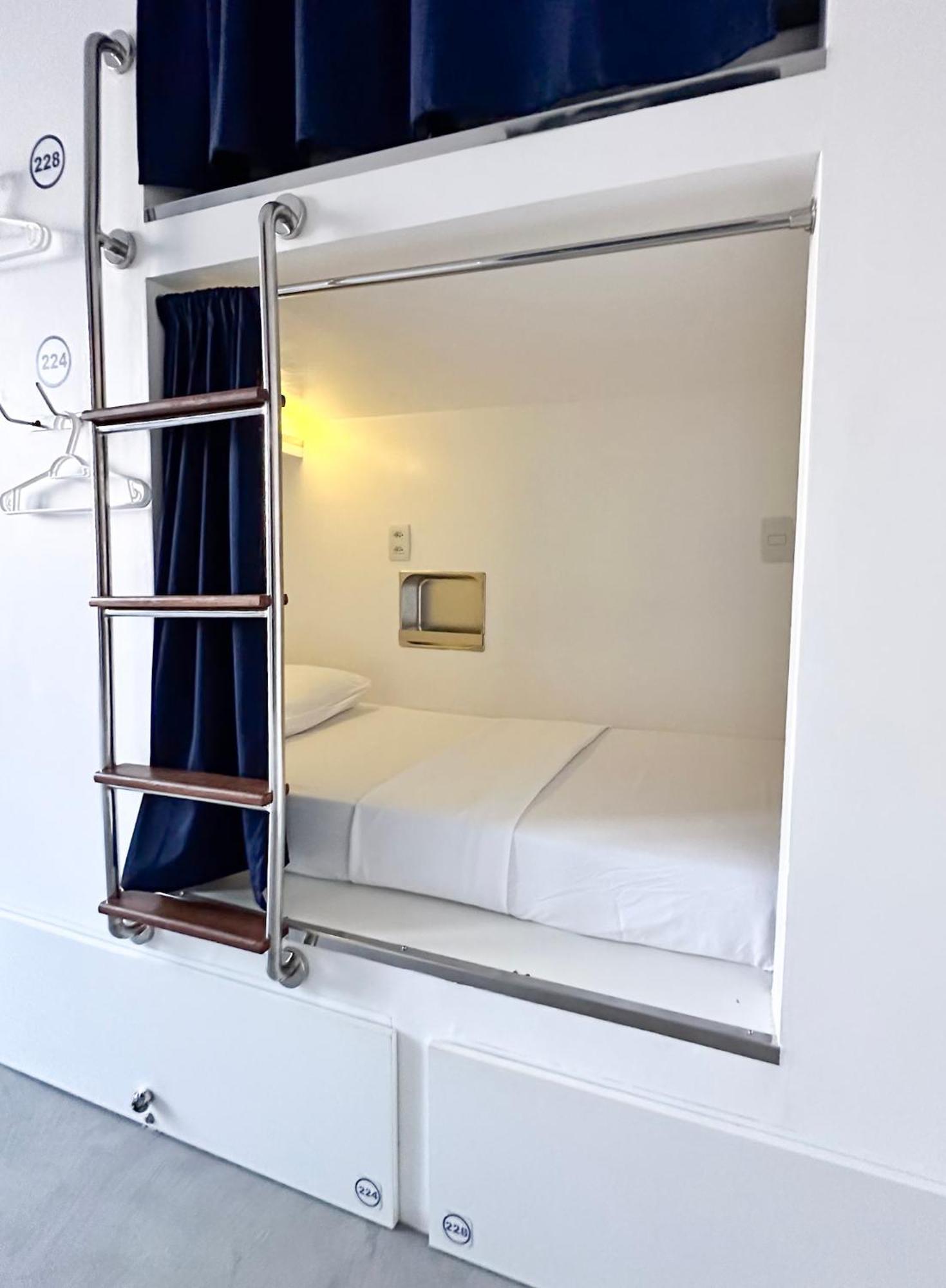 Cama em Dormitório Misto com 8 Camas